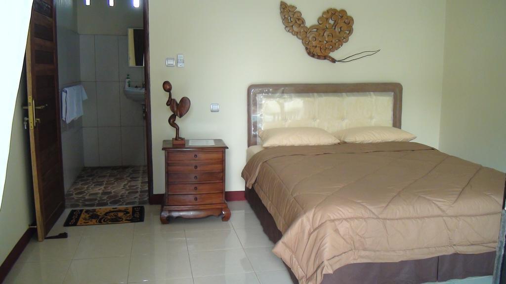 Villa Yukie Senggigi Montongbuwoh Quarto foto
