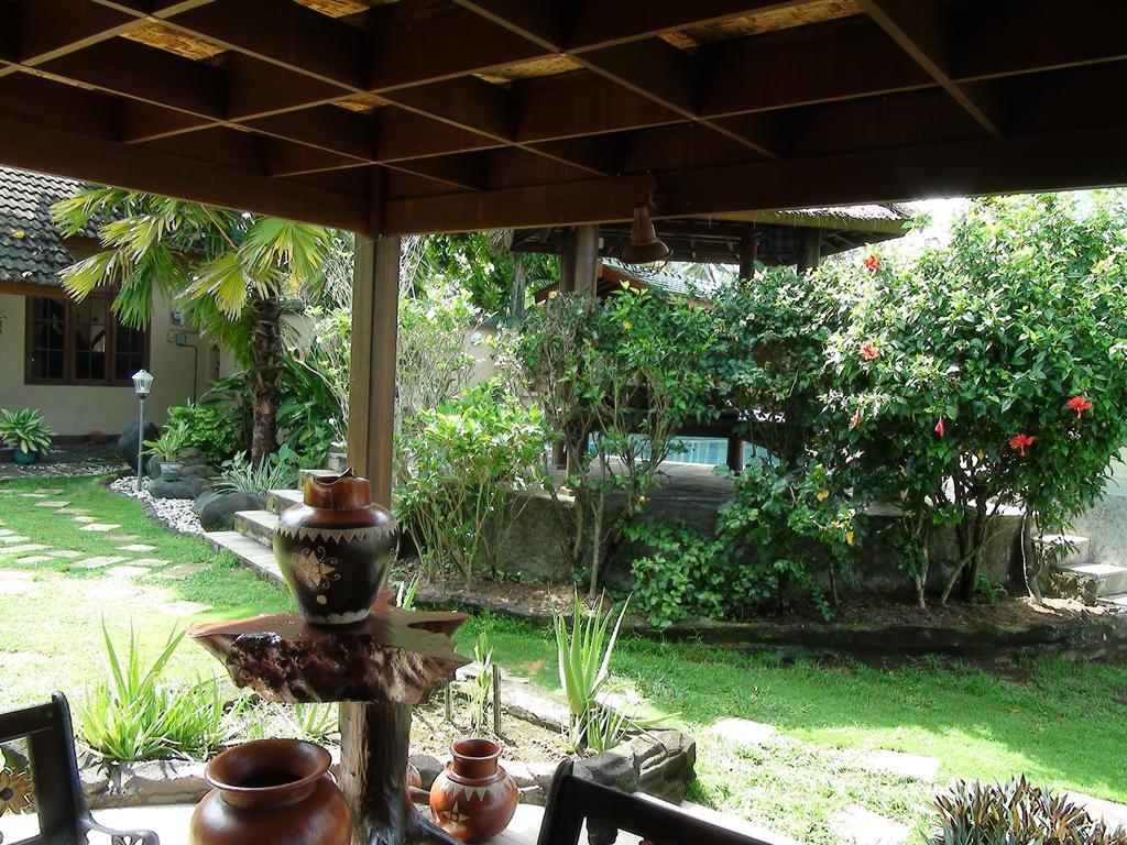 Villa Yukie Senggigi Montongbuwoh Quarto foto